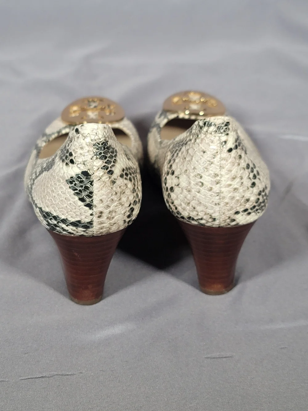Tory Burch Snake Print Wedge Pumps Women's Size 8 Leather Logo Medallion Heels